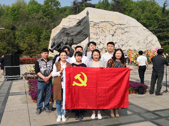 清明祭英烈，遺志永傳承—置業(yè)公司第一、第二黨支部組織開展祭掃烈士陵園活動(dòng)